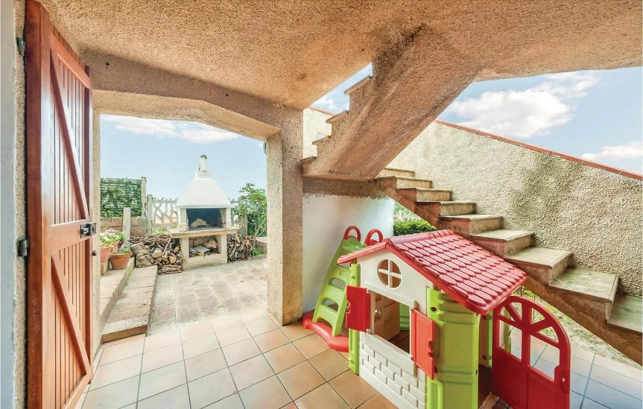 Nice Apartment In Porto Alabe With Kitchen Magomadas