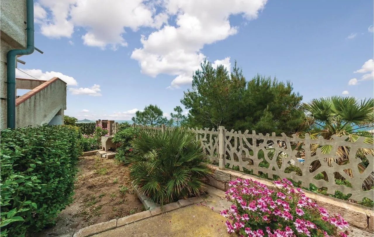 Nice Apartment In Porto Alabe With Kitchen Magomadas