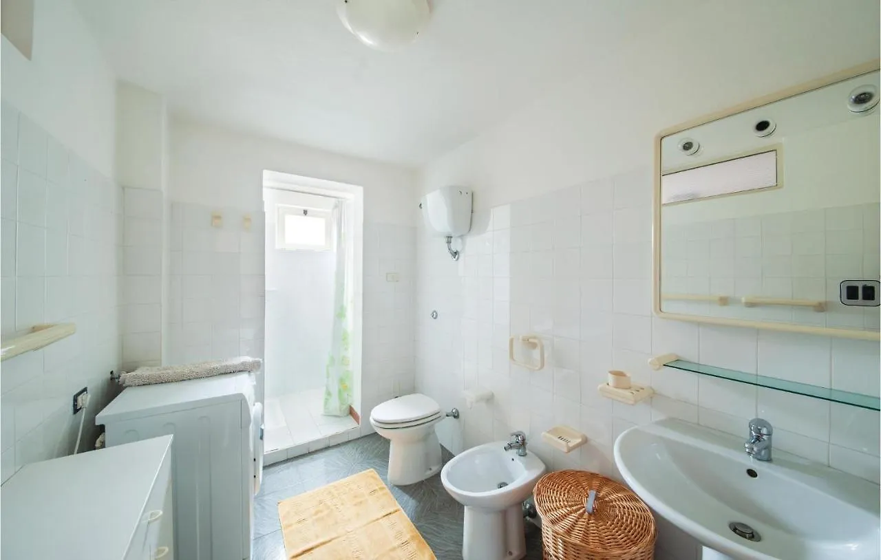 Nice Apartment In Porto Alabe With Kitchen Magomadas